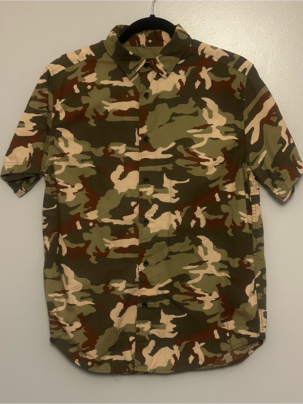 Men's Short-Sleeve Camo Button-Up Shirt - Medium